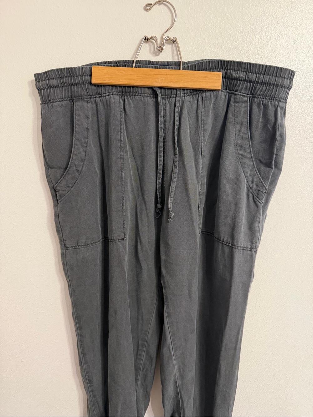 GAP Joggers - Picture 3 of 9
